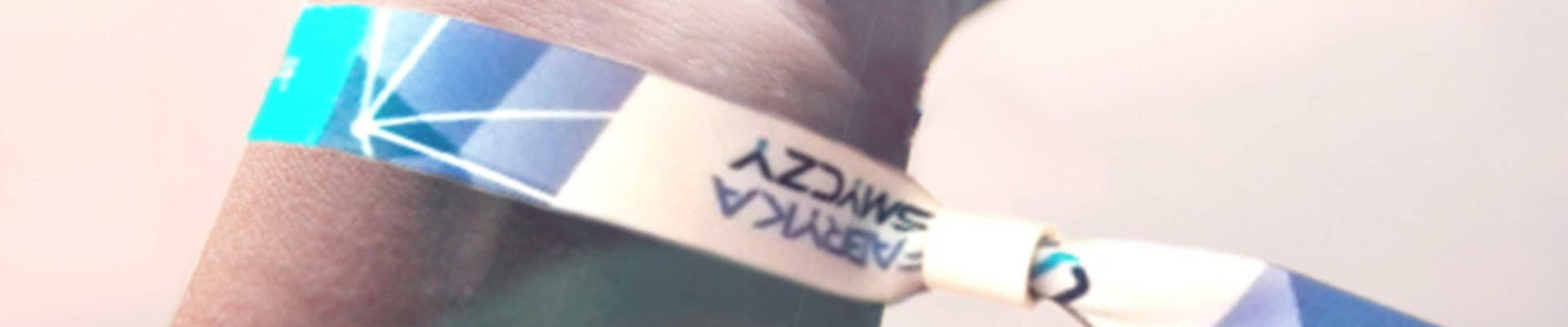 Smycz czy opaska – niech ludzie zapamiętają Twój event